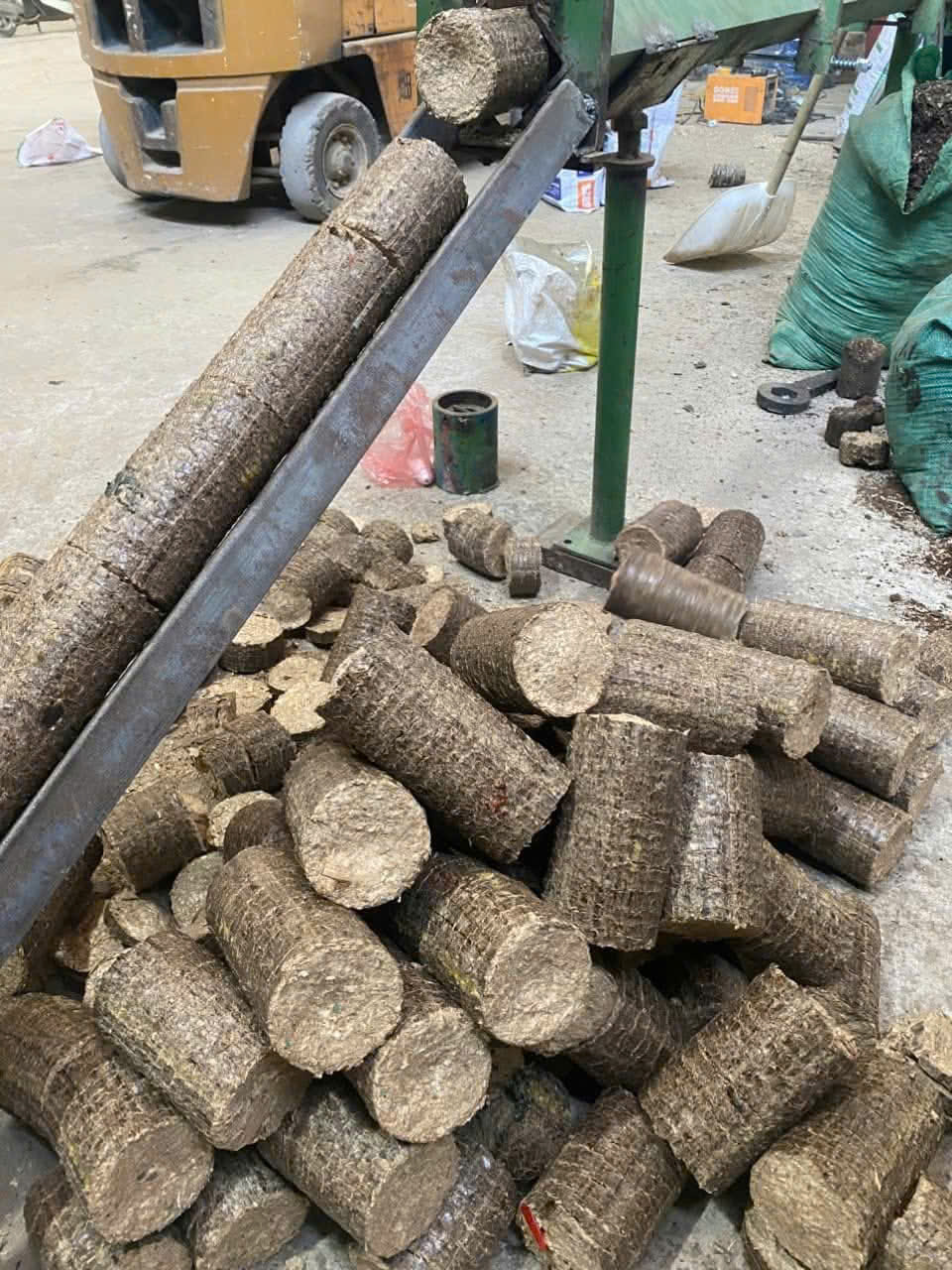 SAWDUST LOG