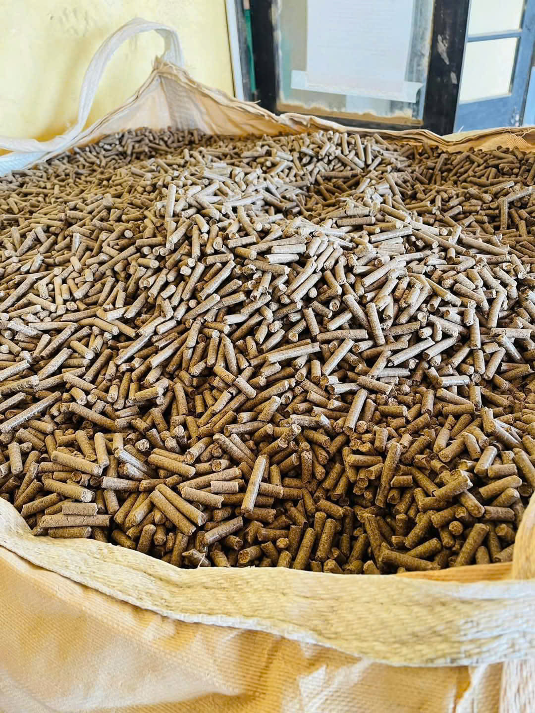 SAWDUST PELLETS/PELLETS/WOOD PELLETS/WOODEN PELLETS