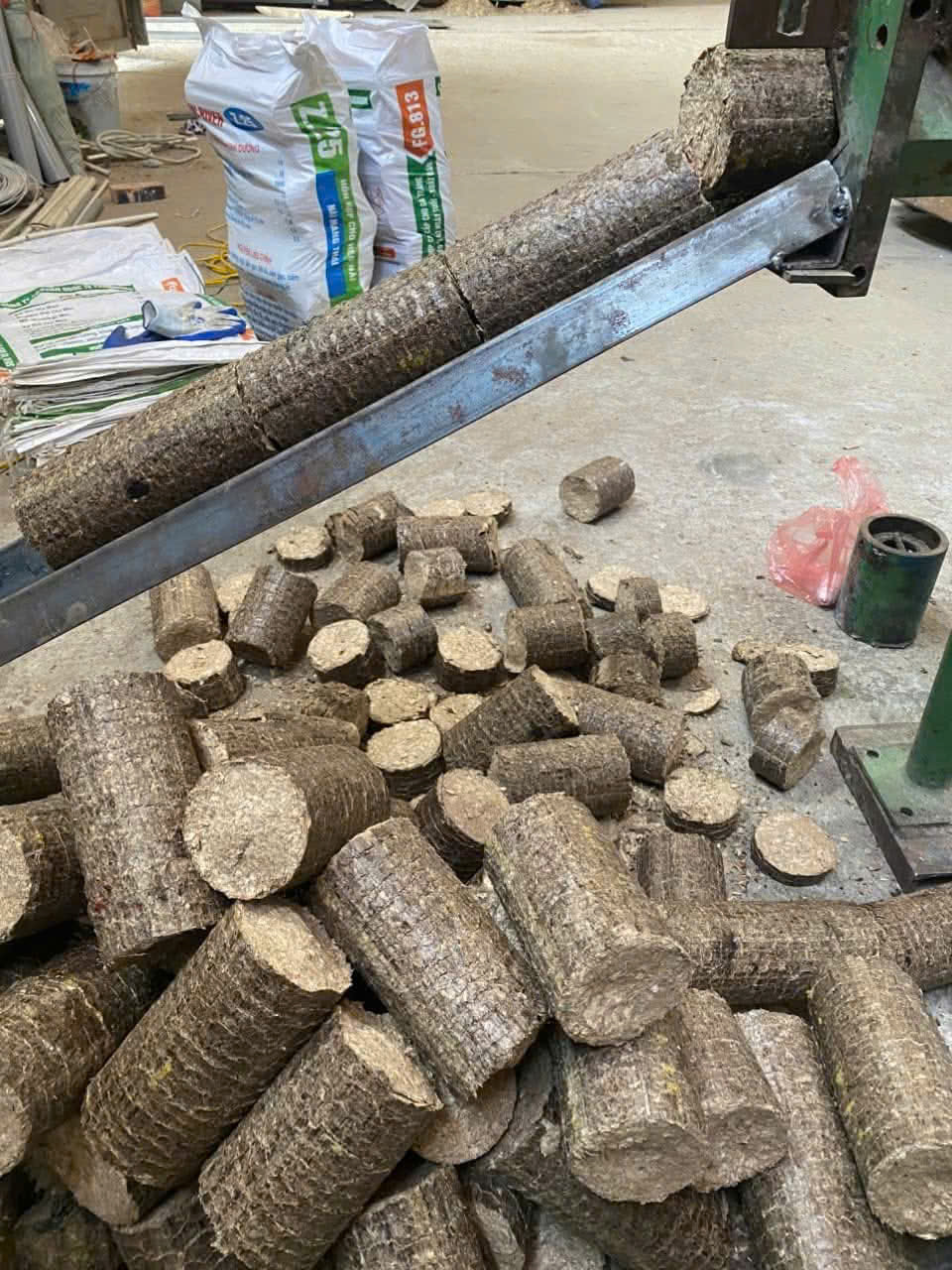SAWDUST LOG