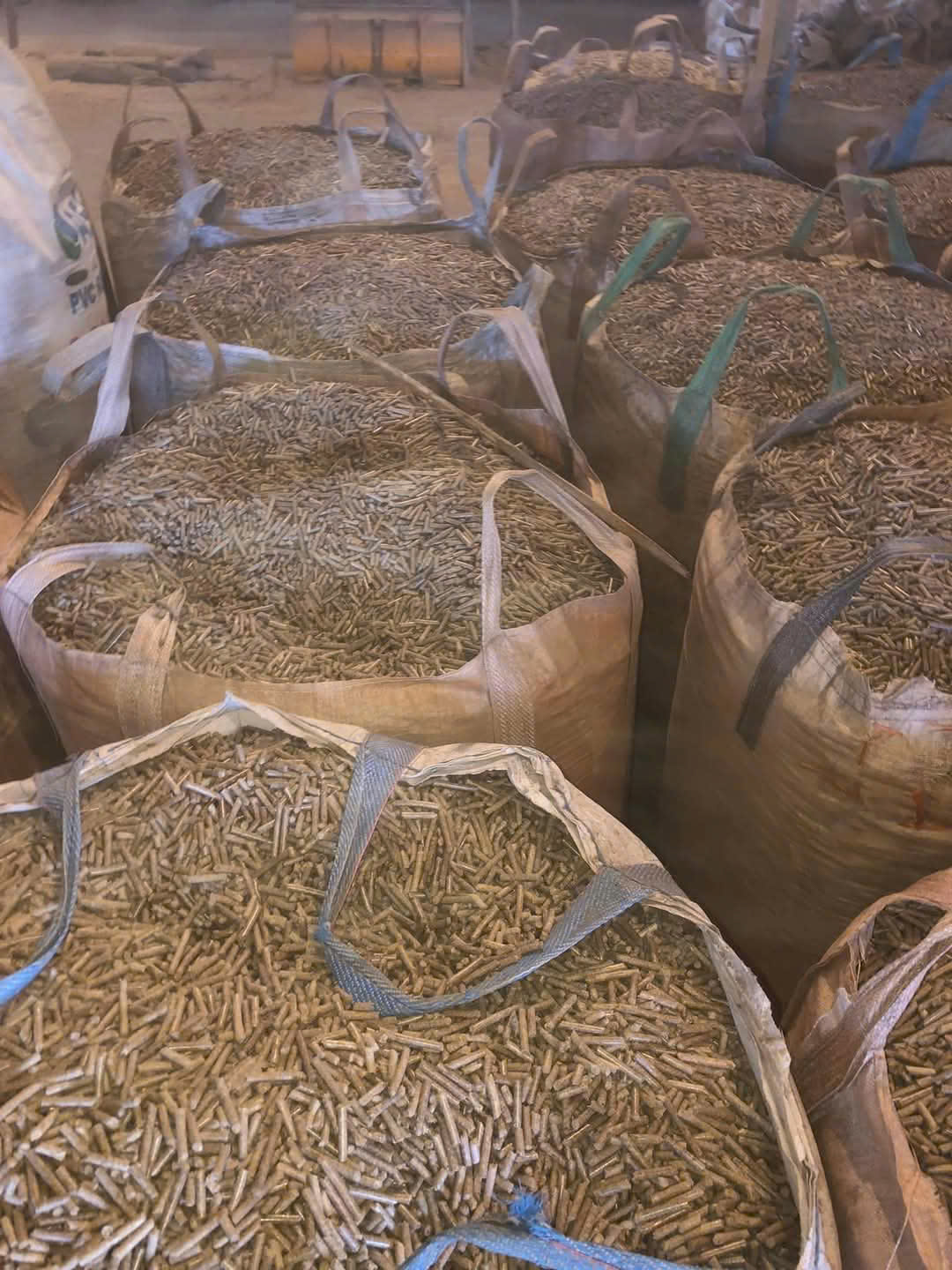 SAWDUST PELLETS/PELLETS/WOOD PELLETS/WOODEN PELLETS