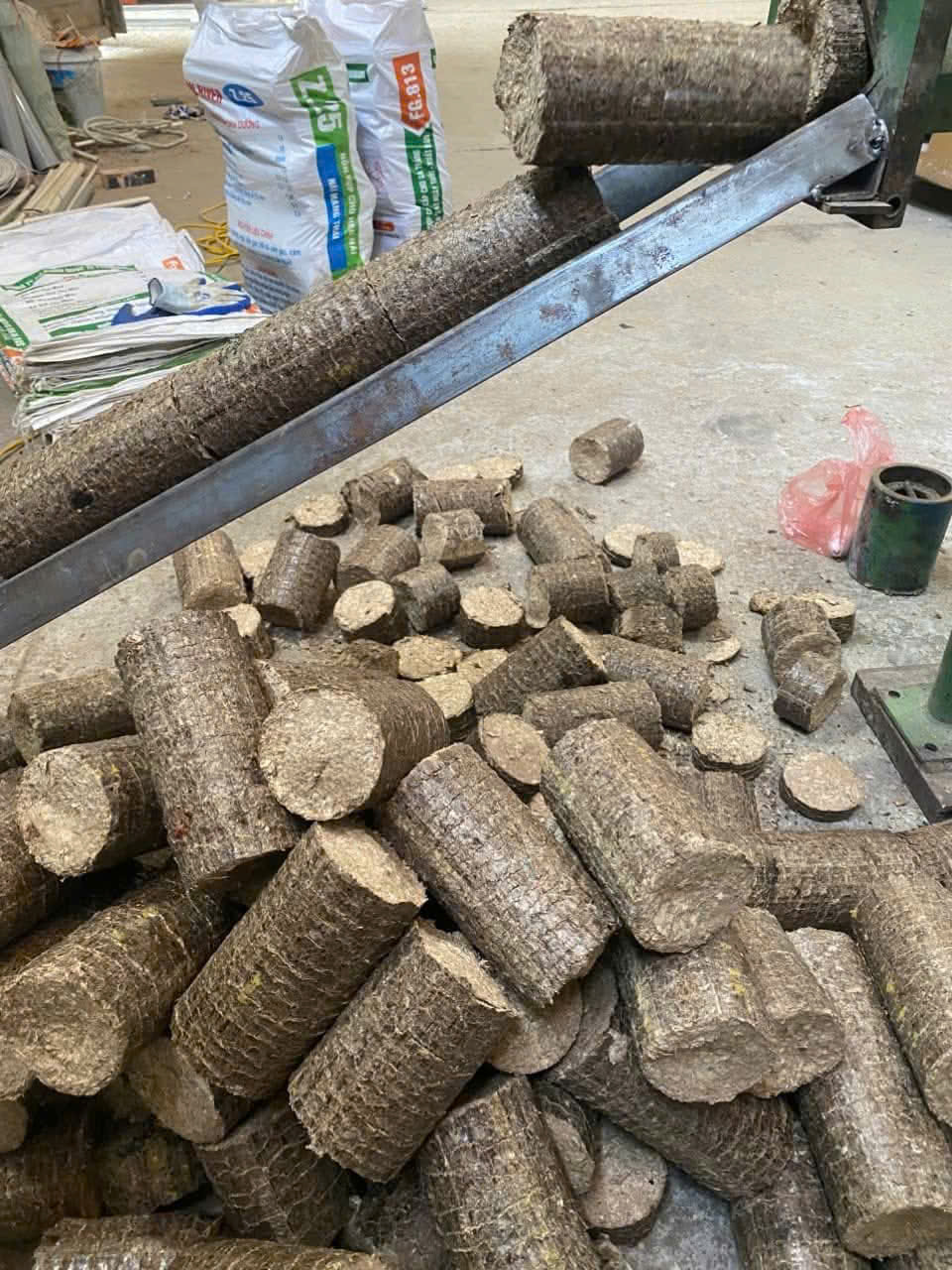 SAWDUST LOG