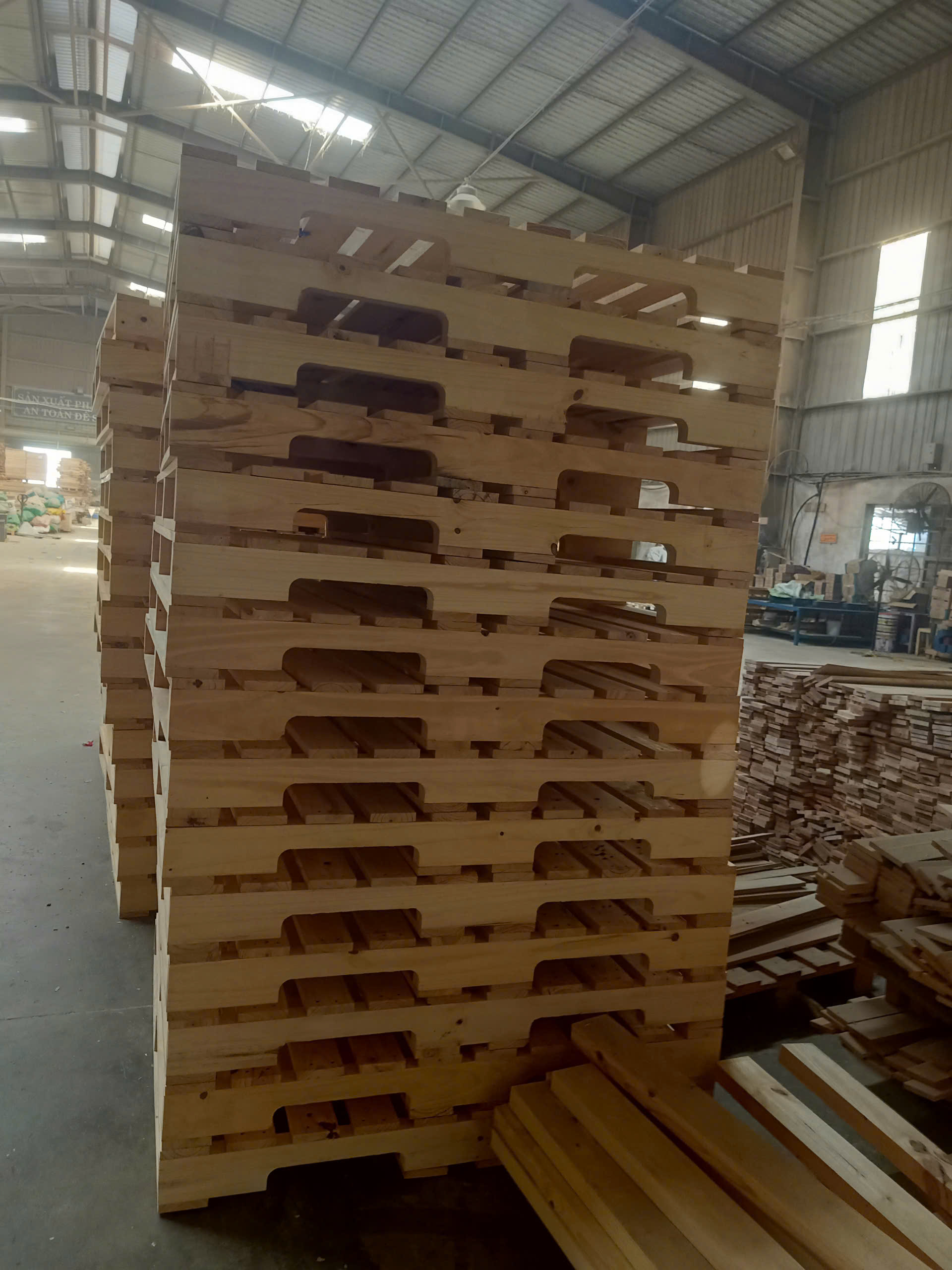 WOOD PALLET