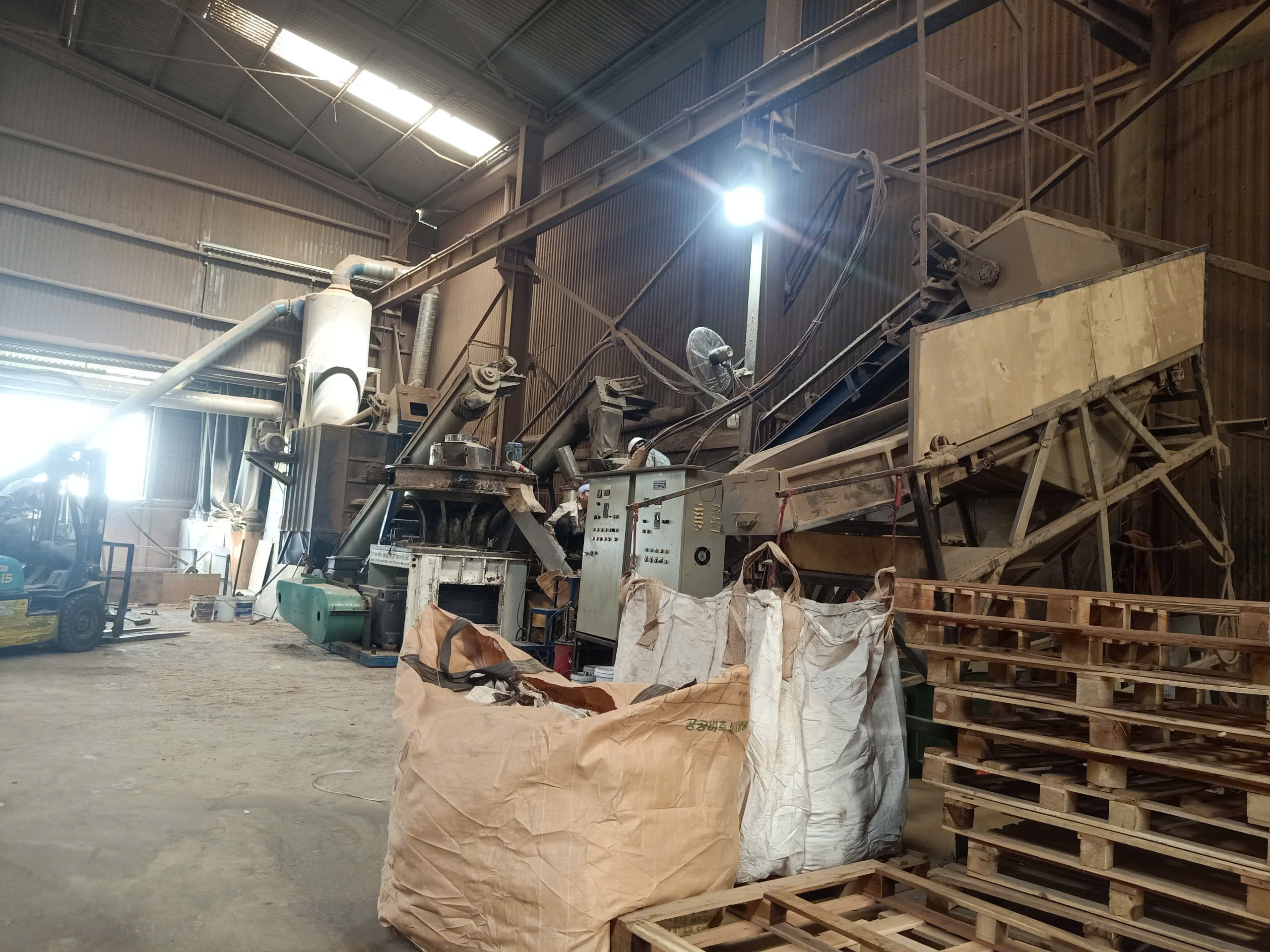 SAWDUST PELLETS/PELLETS/WOOD PELLETS/WOODEN PELLETS